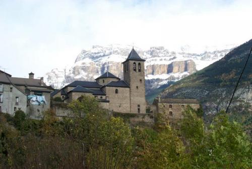 Vista del pueblo de Torla junto a Ordesa