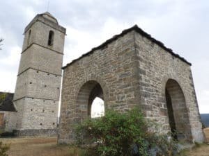 Esconjuradero de Guaso y entorno de la iglesia de San Salvador en Sobrarbe
