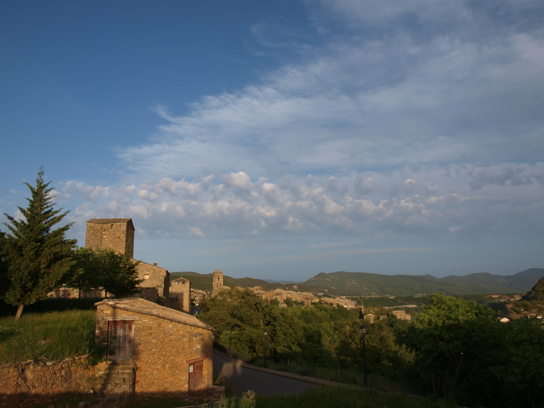 Castillo de Aínsa, recinto fortificado de la villa medieval