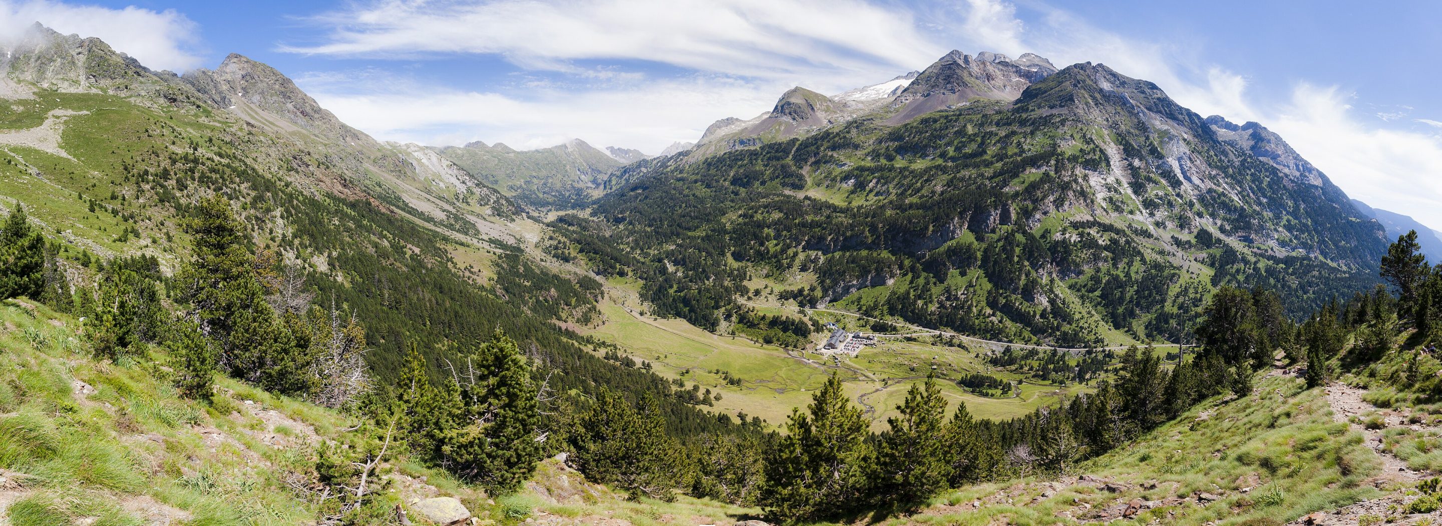 Pirineos Pirineo Los Pirineos: Información turística del pirineo 7 Llanos del Hospital, panorama del valle de Benasque