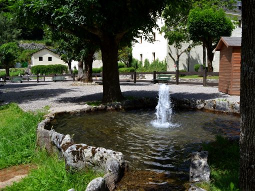 Fachada histórica del Balneario Caldes de Boí en la Vall de Boí, Lleida