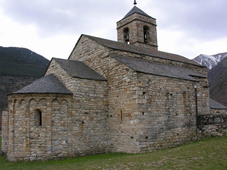Pirineos Pirineo Barruera: iglesia de Sant Feliu y capital de la Vall de Boí 2 Iglesia románica de Sant Feliu en Barruera
