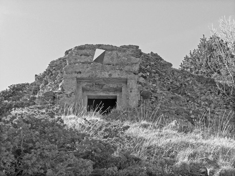 Pirineos Pirineo Parc dels Búnquers de Martinet i Montellà 5 Exterior de un búnker histórico del Parc dels Búnquers de Montellà i Martinet