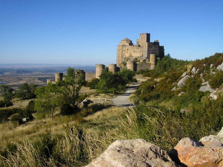 Pirineos Pirineo Castillo de Loarre 11 Vista exterior del castillo románico de Loarre en Huesca