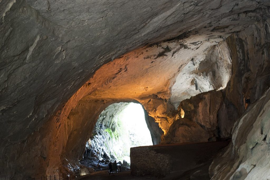 Gran galería de las Cuevas de Zugarramurdi, Navarra