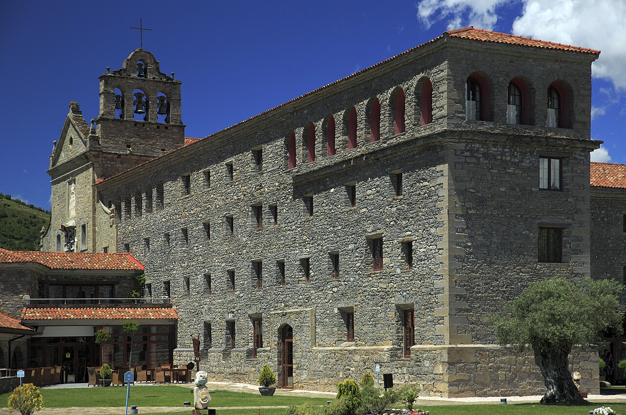 Pirineos Pirineo Los Pirineos: Información turística del pirineo 5 Edificio histórico del Hotel y Spa Monasterio de Boltaña