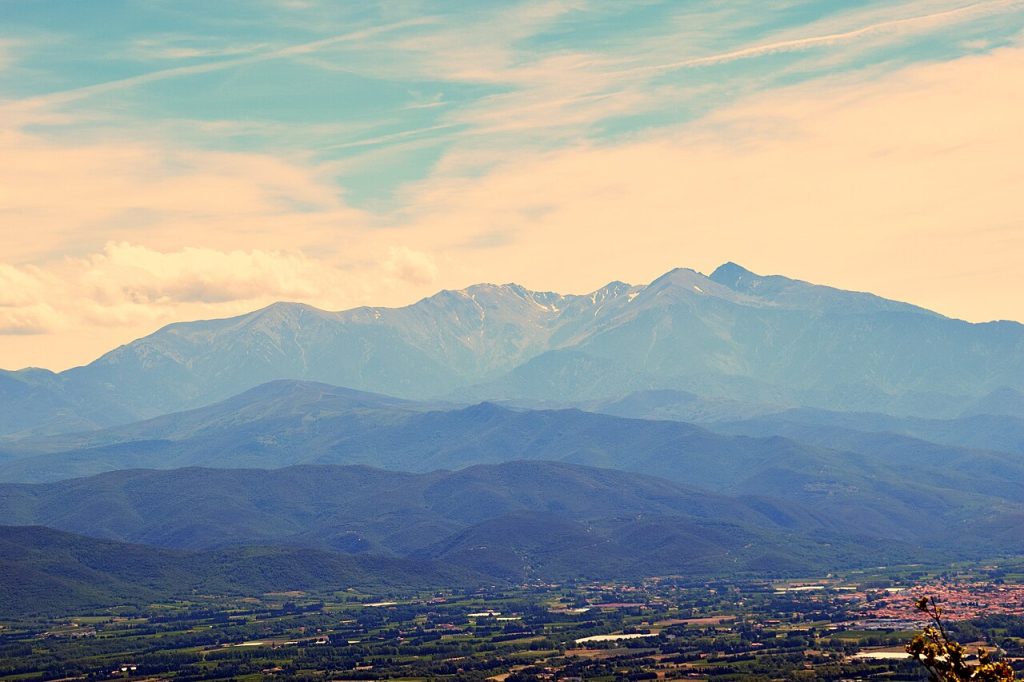 Panorámica del macizo del Canigó desde Força Réal en el Pirineo francés