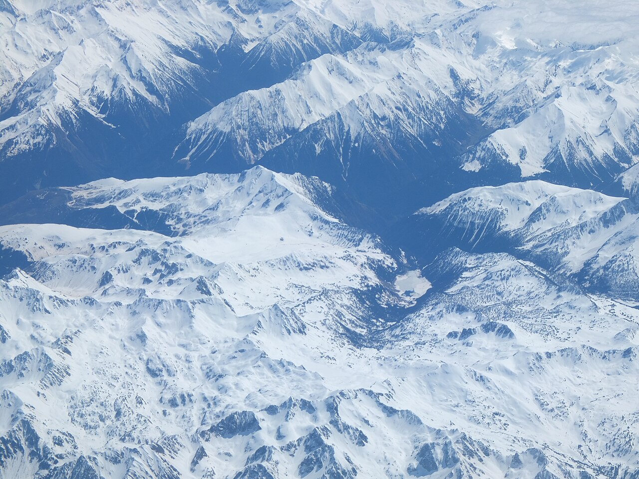 Pirineos Pirineo Parques naturales y espacios protegidos del Pirineo 15 Macizo del Néouvielle cubierto de nieve