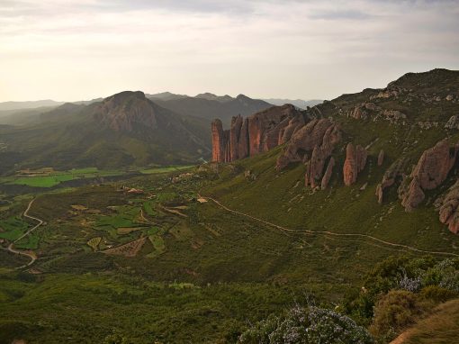 Panorámica de los Mallos de Riglos desde el Mirador de los Buitres