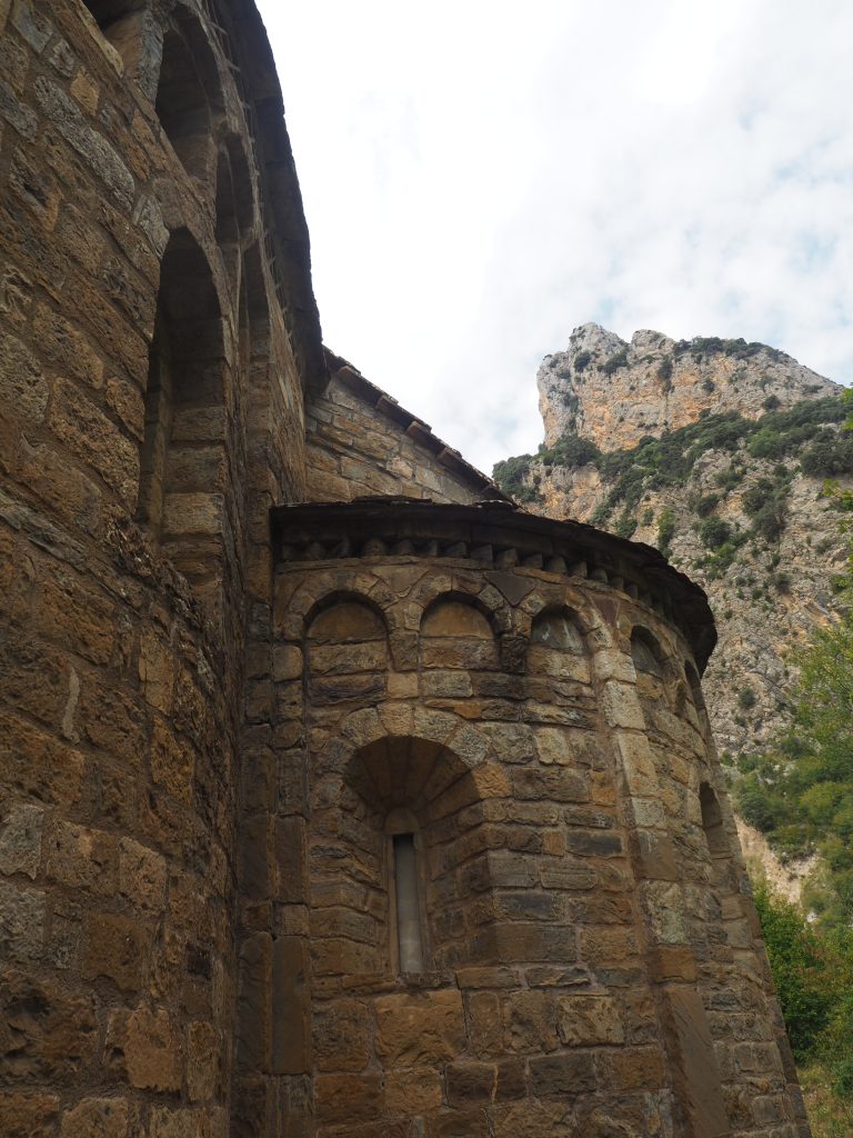 Pirineos Pirineo Monasterio de Santa María de Obarra 5 monasterio obarra lozano ccbysa4.jpg