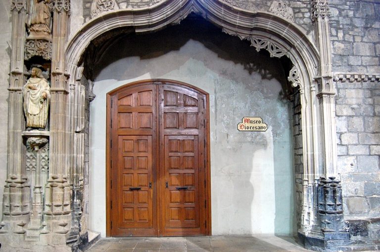 Entrada del Museo Diocesano de Jaca
