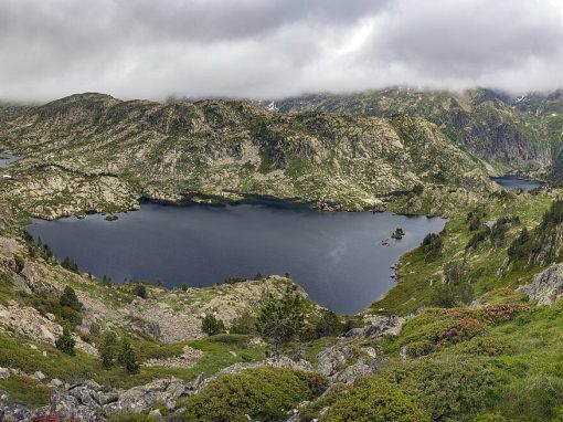 Panorámica de los lagos de Romedo en el Parque Natural de l'Alt Pirineu, Pallars Sobirà
