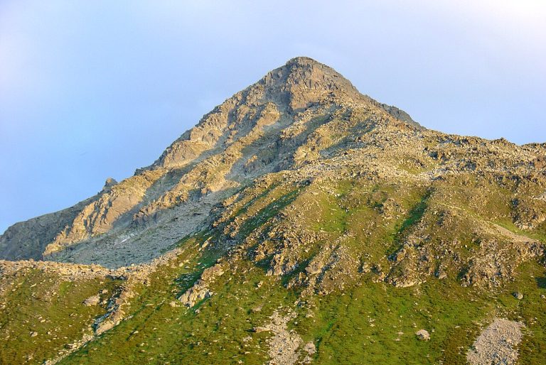 Pirineos Pirineo Parc naturel régional des Pyrénées catalanes 2 Paisaje de alta montaña del Puigpedrós de Lanós desde el refugio de Bésines en los Pirineos catalanes franceses