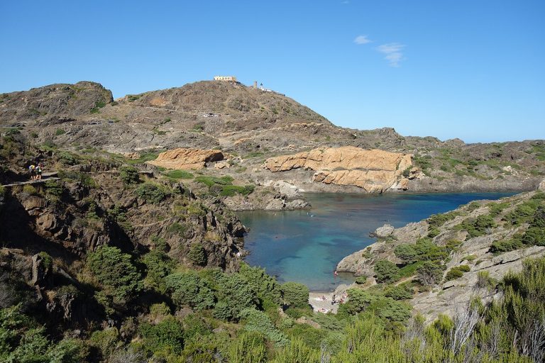 Pirineos Pirineo Parc Natural de Cap de Creus 8 Cala y acantilados rocosos del Parque Natural de Cap de Creus junto al Mediterráneo