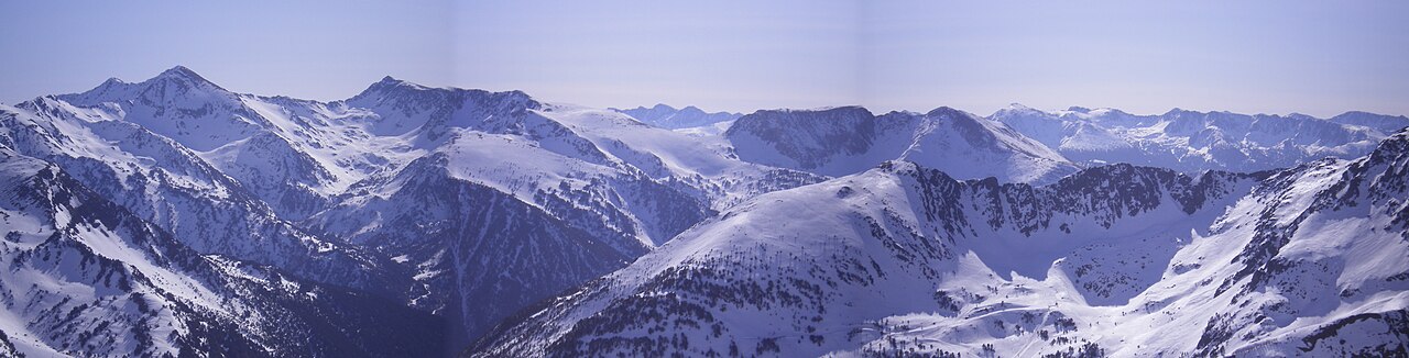 Montañas nevadas de Creussans, en Ordino, Pirineo andorrano