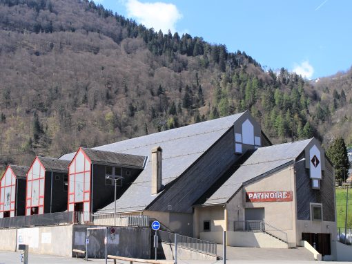 Exterior de la pista de hielo de Cauterets, en abril de 2021.