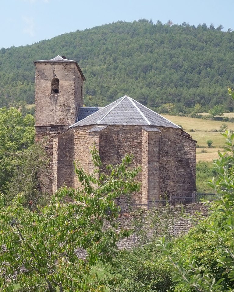 Pirineos Pirineo Borau: qué ver en el Pirineo de Huesca 1 Iglesia de Santa Eulalia en Borau, La Jacetania