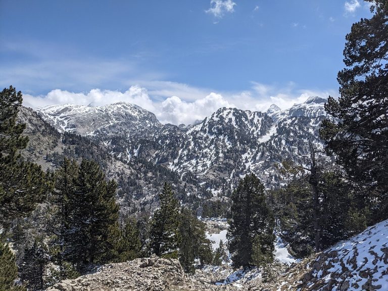 Pirineos Pirineo Reserva Integral de Ukerdi (Larra-Belagua) 6 Larra alto visto desde el Puntal de Abajo de Ukerdi, con Añelarra, Ukerdi y Mesa de los Tres Reyes al fondo