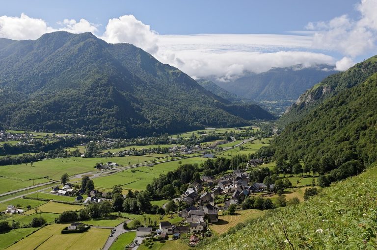 Pirineos Pirineo Réserve naturelle nationale de la vallée d'Ossau 5 Valle de Ossau con Aste-Béon y Gère-Bélesten, en las proximidades de la reserva natural
