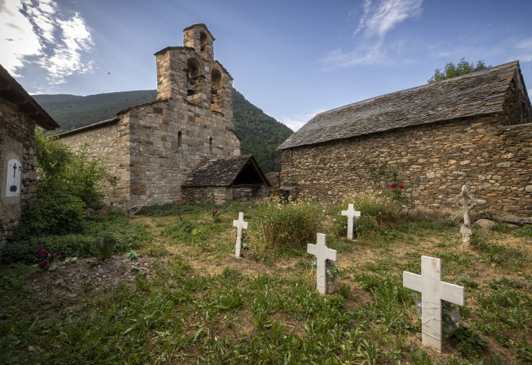 Pirineos Pirineo Iglesia de Santa Maria de Cardet 5 Santa Maria de Cardet.jpg