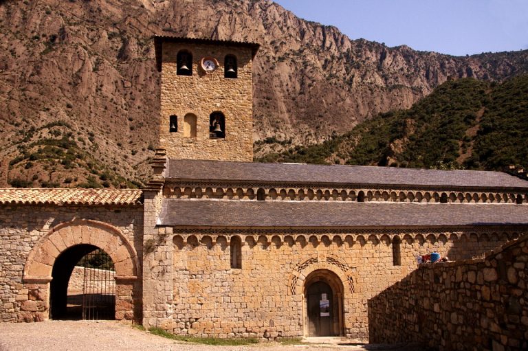 Pirineos Pirineo Sopeira: monasterio de Alaón y río Noguera Ribagorzana 1 Monasterio de Santa María de Alaón, Sopeira, Ribagorza, Huesca