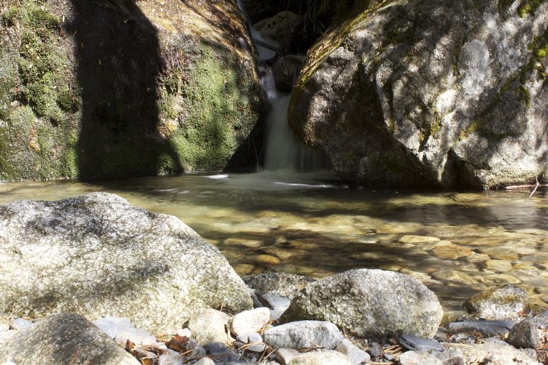 Pirineos Pirineo Andorra la Vella: qué ver y visitar en Andorra 7 Río de Enclar en el valle natural cercano a Andorra la Vella