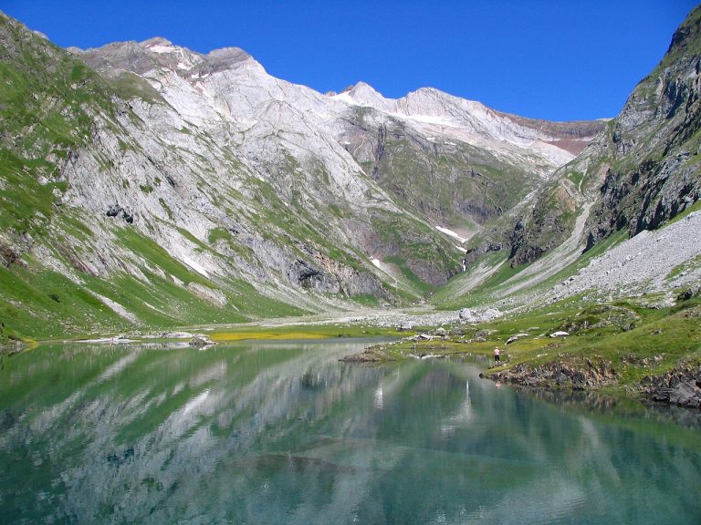 Pirineos Pirineo Reserva de la Biosfera Ordesa-Viñamala 3 Macizo del Vignemale desde el lago de Ossoue, en la vertiente francesa del Pirineo